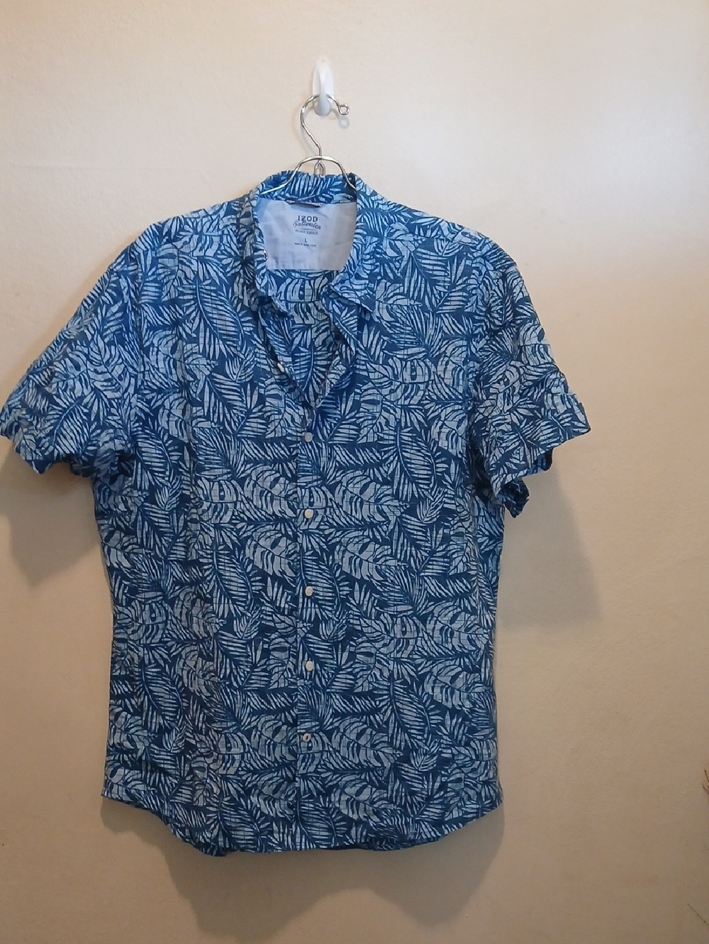 Izod Blue Leaf Print Short Sleeve Button-Down Shirt
